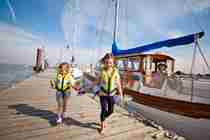 Fambridge Young Girl Sailors At Yacht Station